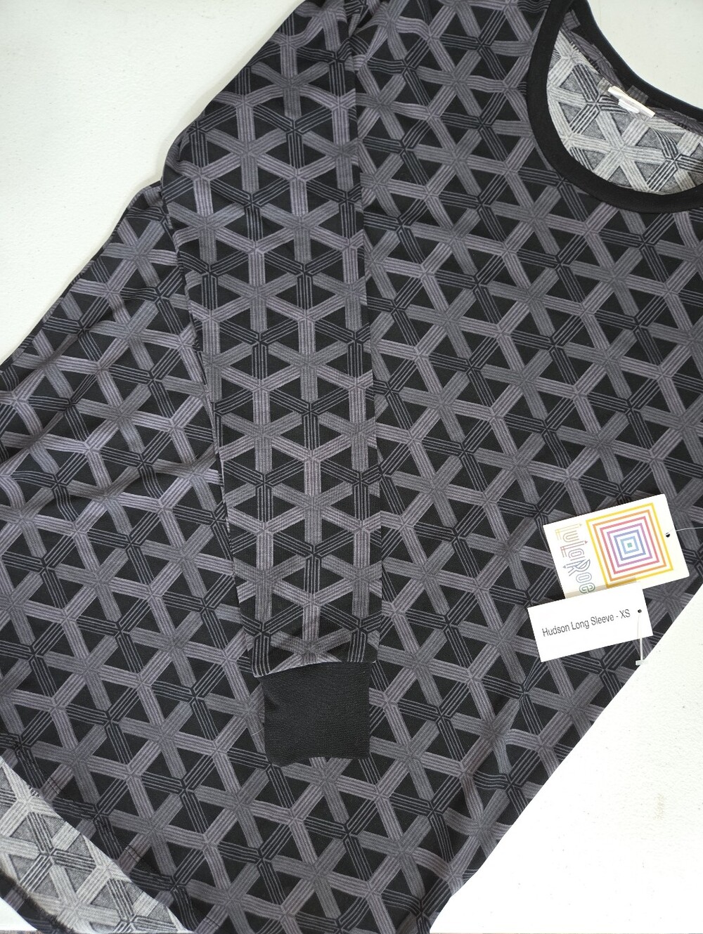 NWT LuLaRoe Hudson LS tee w/gray and black geometric pattern